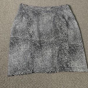 J. McLaughlin Womens Skier Size 10 Black White Animal Print Pencil Skirt Unlined